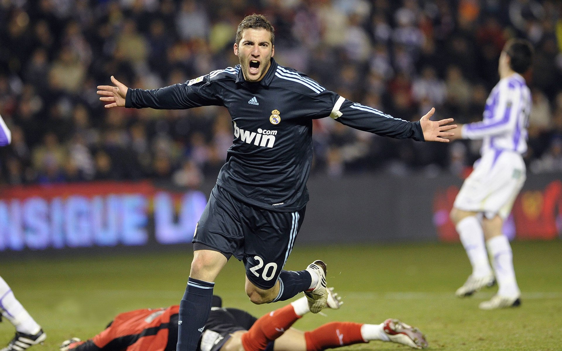 加纳火力压制荷兰，贝林厄姆如何成为破局的关键先生？