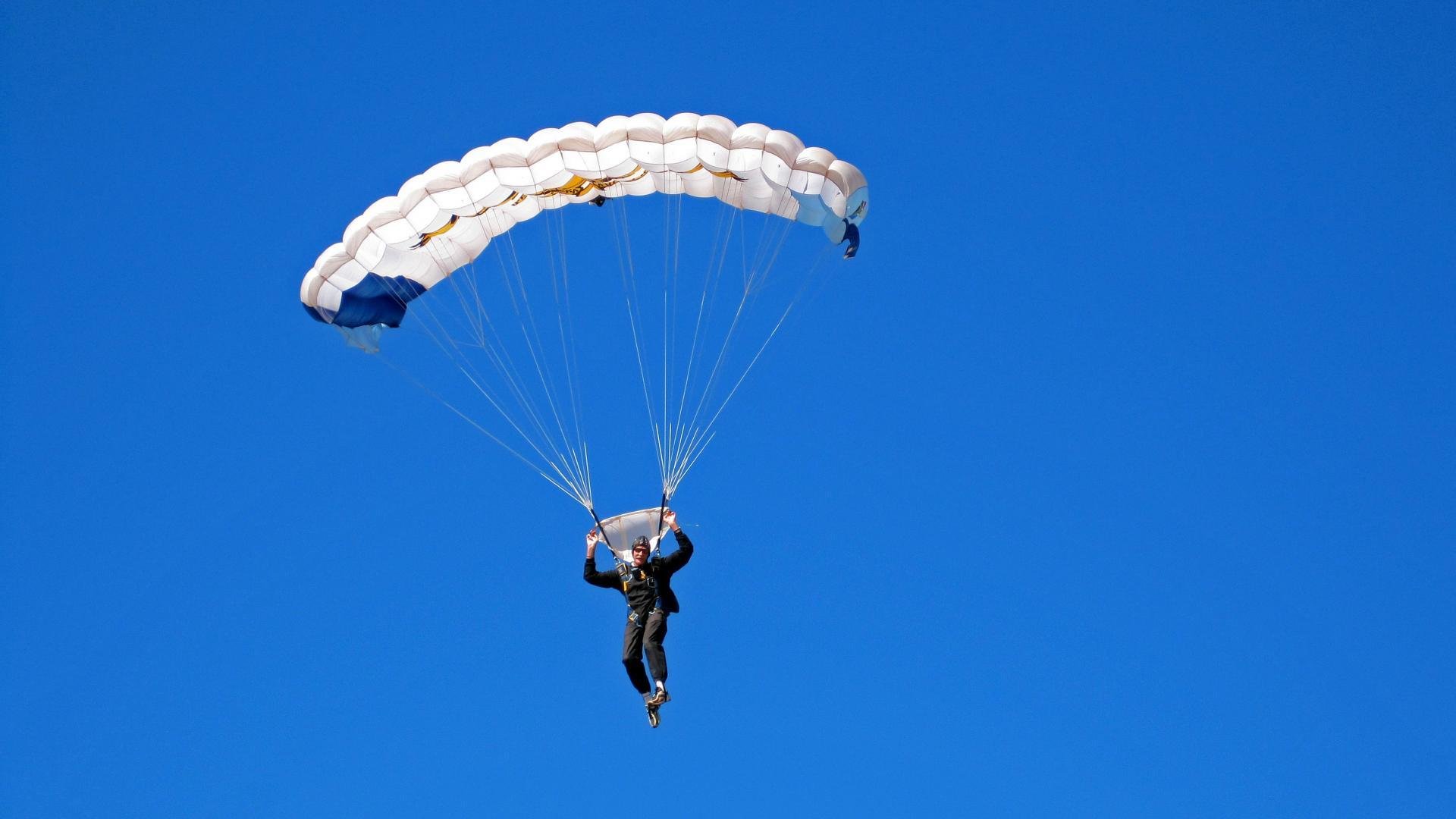 锡安化身防守铁闸，新疆男篮锁死太阳背后的篮球哲学