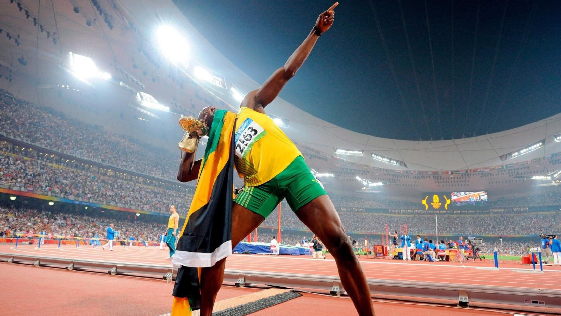 胜负一念间,当F1争冠悬念在篮球场轰鸣