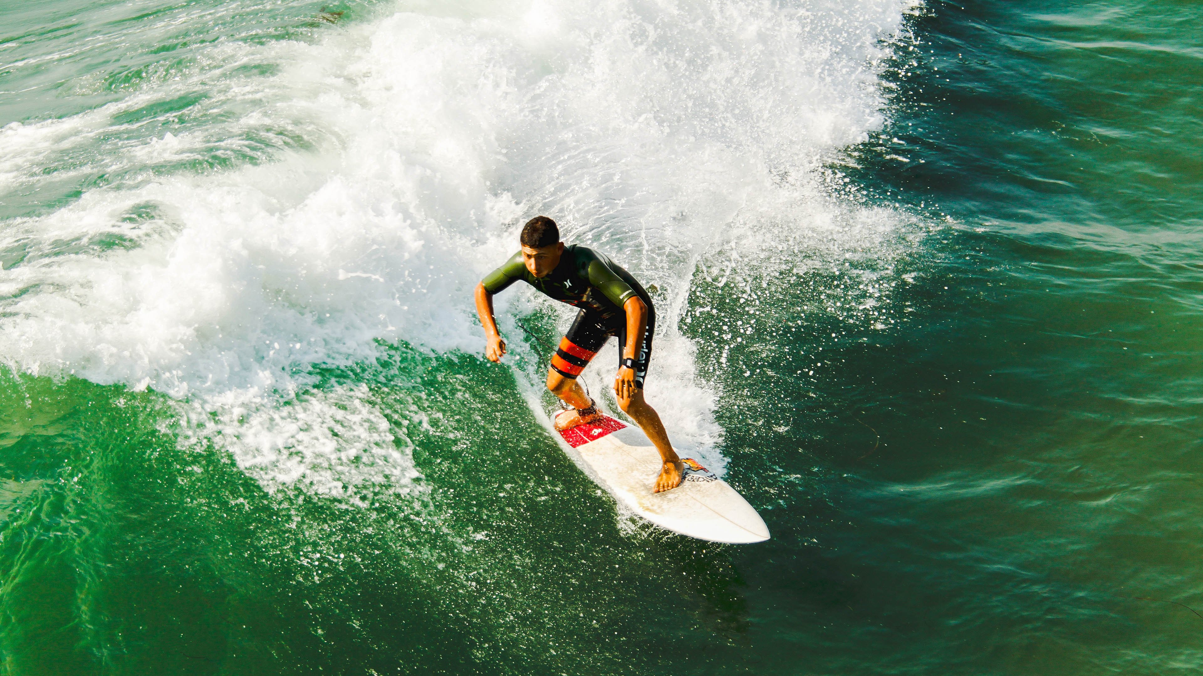 霍勒迪点燃赛场，当广厦铁血遇上纽约狂潮