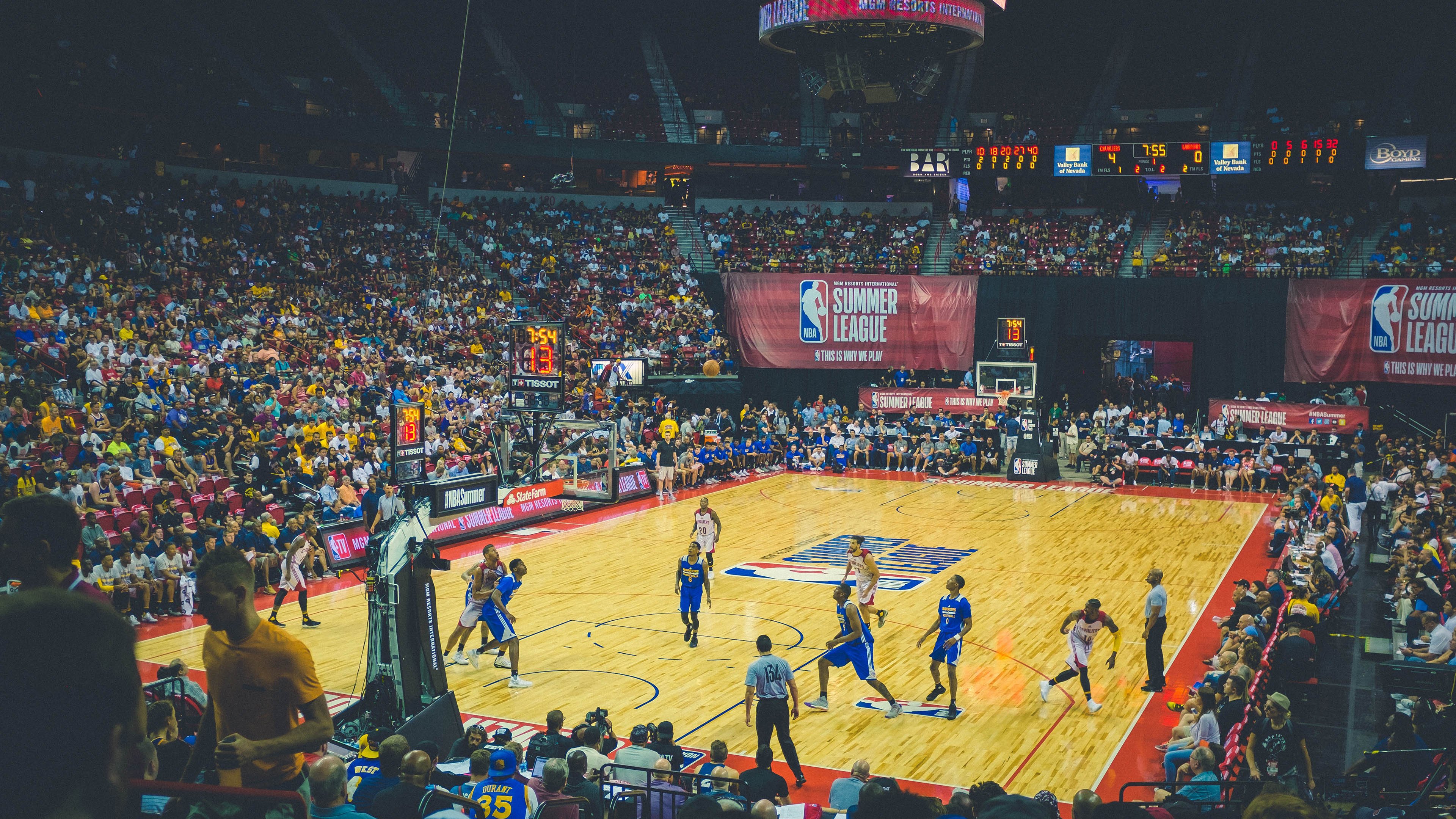 恩比德关键战不手软,广厦队轻取快船,跨越篮球世界的双重奏